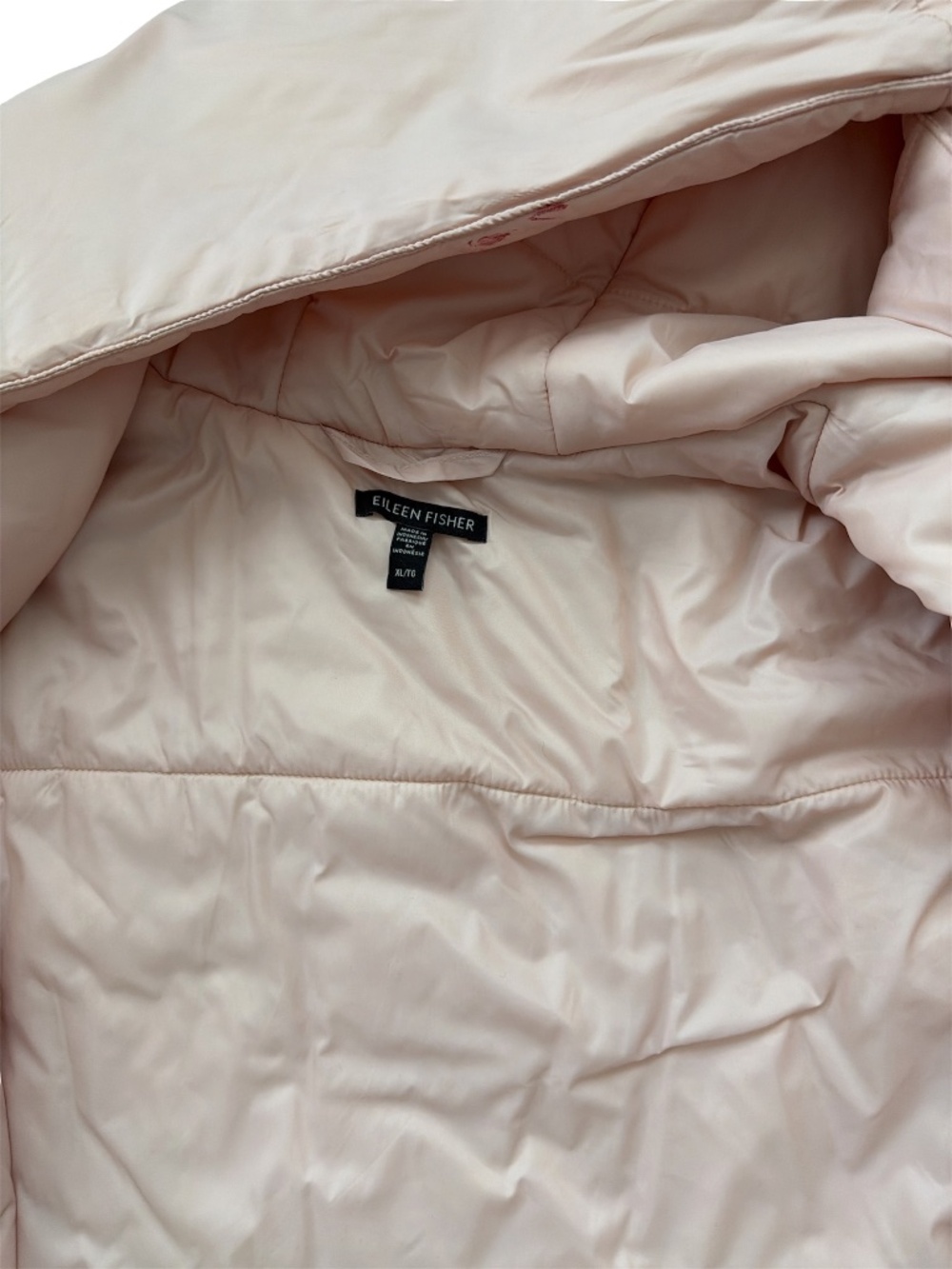 Eileen Fisher recycled nylon hooded puffer jacket in powder pink. - Picture 3 of 4